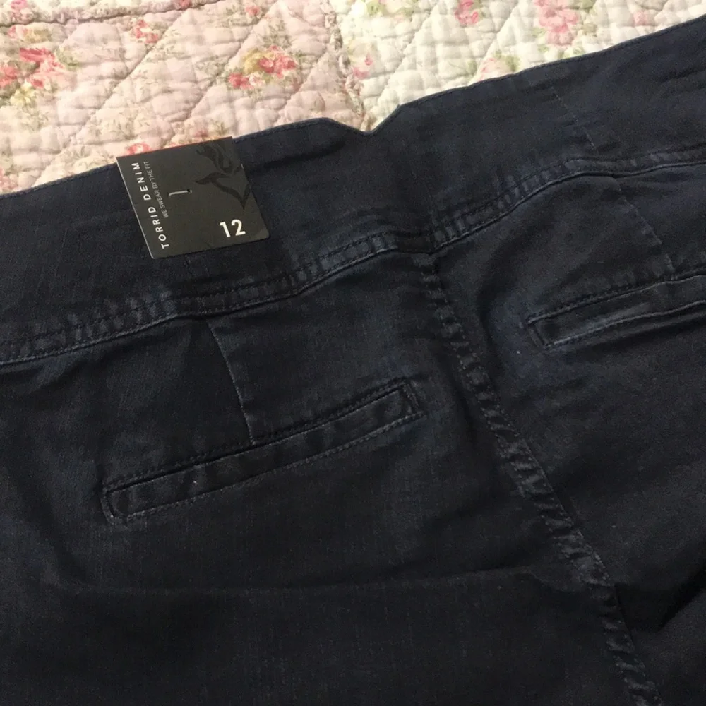 Torrid High-waisted Triple button Jean Shorts - Picture 3 of 13